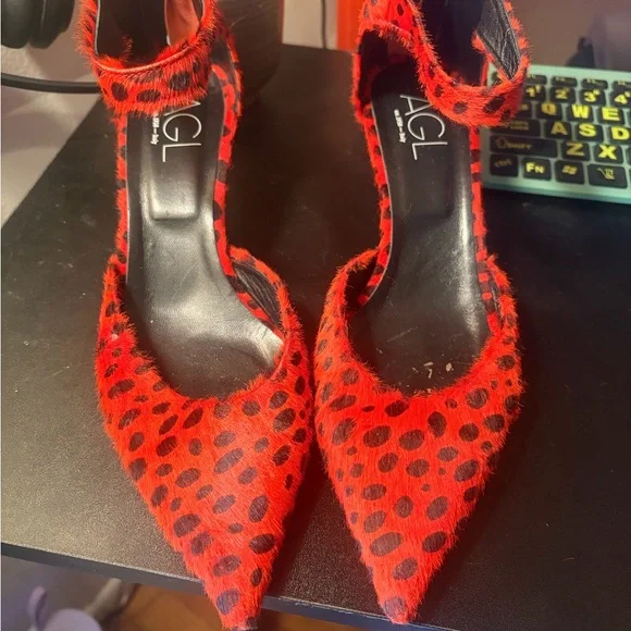 AGL Red Orange and Black Polka Dot Pony Hair Kitten Heels Size 39 - Picture 1 of 8